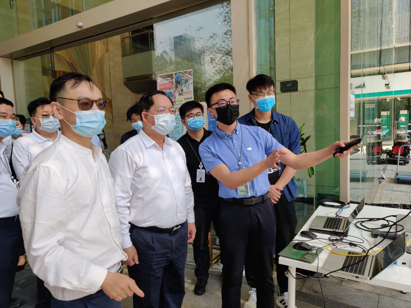骆文智到大疆调研企业复工复产情况 以创新为动力提升企业核心竞争力2 W020200417654341032764.jpg